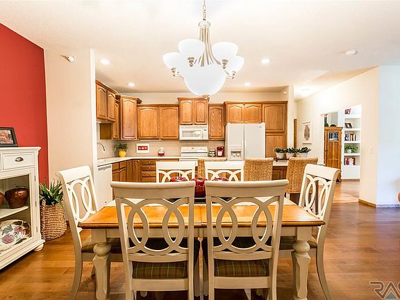 4th image of 6106 S Avalon Ave Unit 204