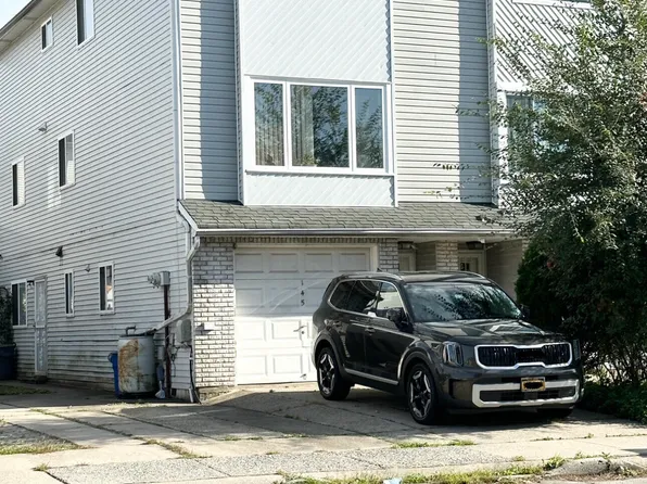 145 Amity Pl, Staten Island, NY 10303