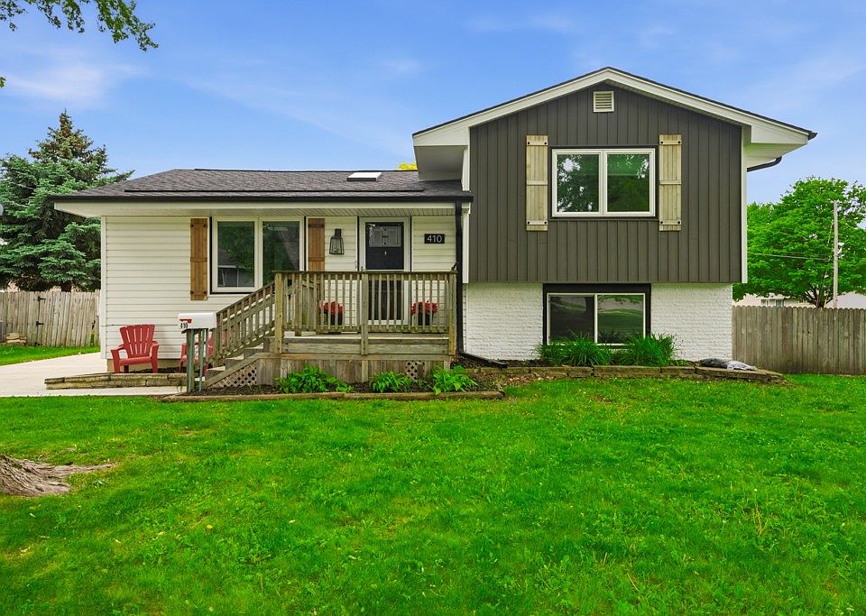 1st image of 410 NE Crestmoor Pl