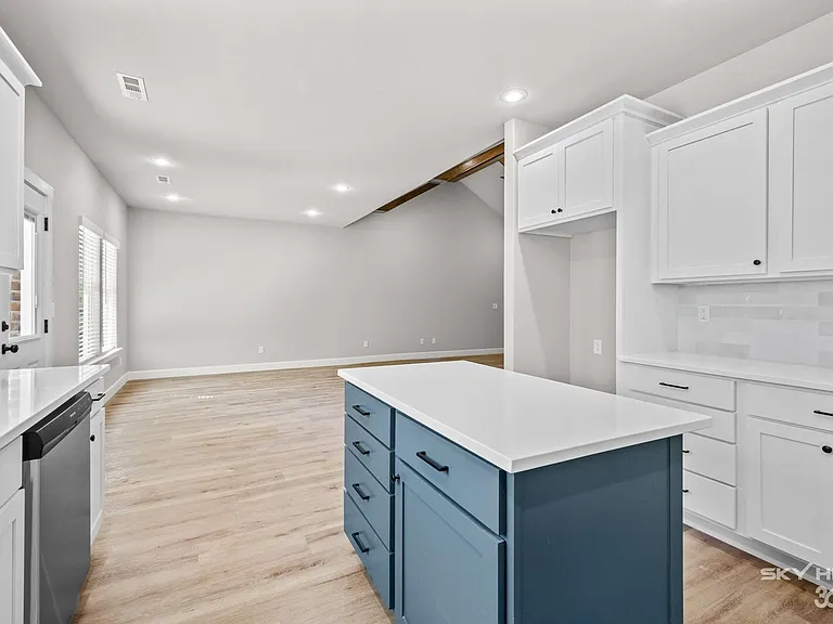 221 Dogwood St — Photo 5