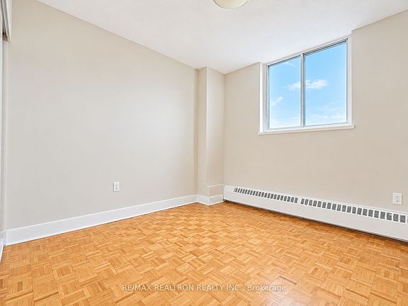 5th image of 1500 Bathurst St #1004