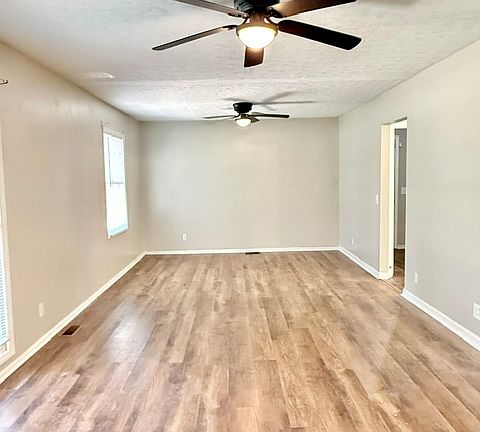 5th image of 2527 Kingston Dr