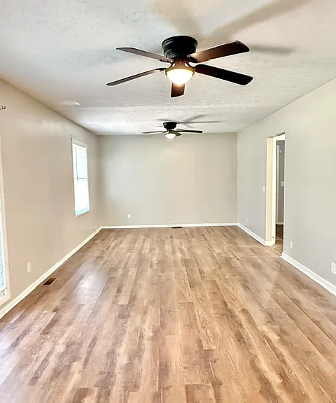 2527 Kingston Dr — Photo 5
