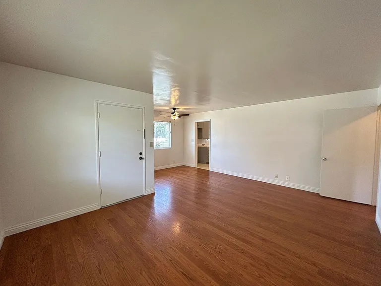 610 E Palmyra Ave — Photo 14