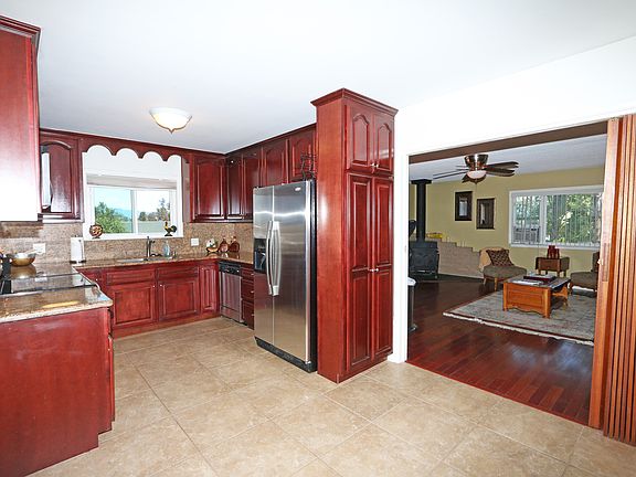 3rd image of 142 Brandenburg Ln