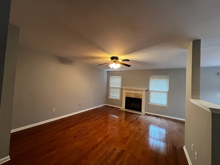 150 Canterbury Ln — Photo 4