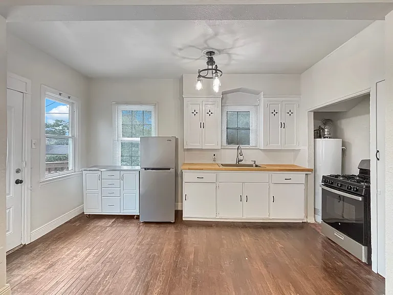1346 Fulton Ave — Photo 9