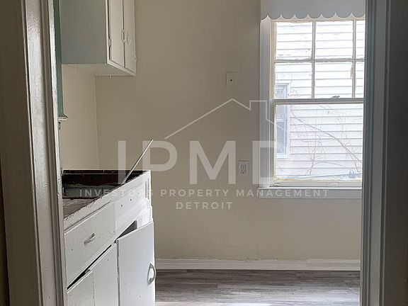 3rd image of 19318 Ashton Ave