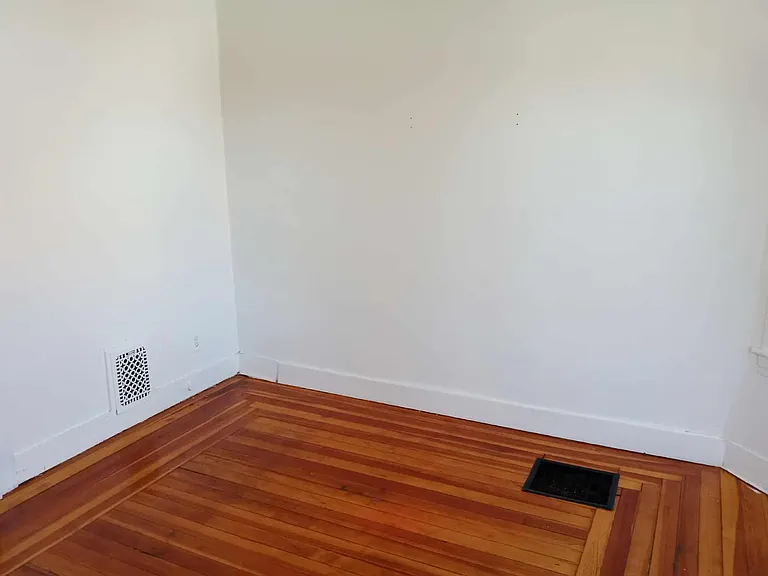 17-19 Windsor St #2 — Photo 6