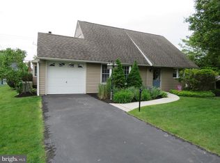 29 Tulip Tree Rd, Levittown, PA 19056