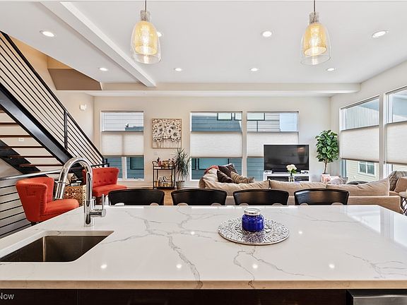 4th image of 706 University Ct