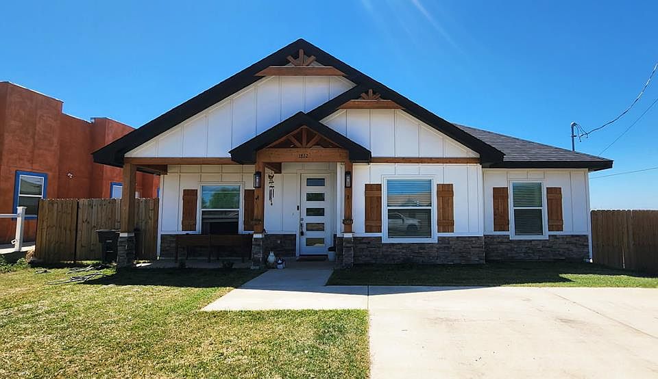 1st image of 1812 Old Pioneer Rd