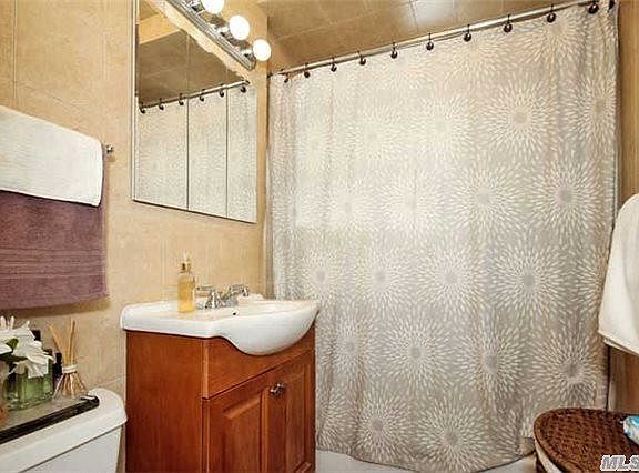 2nd image of 7511 Furmanville Ave