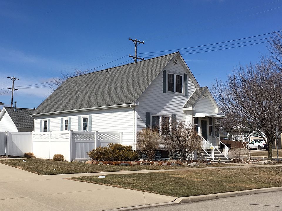 1st image of 2302 1st St