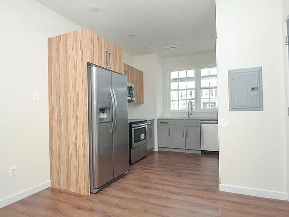 3rd image of 6213 Haverford Ave #2