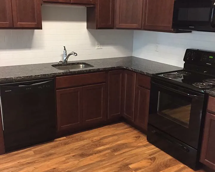 Vista Apartments — Photo 9