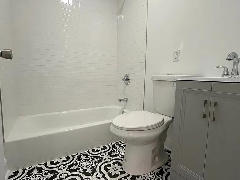 1209 N Franklin St — Photo 11