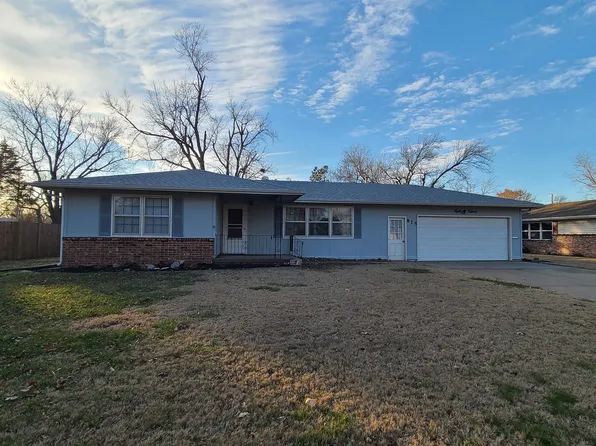 815 N 2nd St, Lindsborg, KS 67456