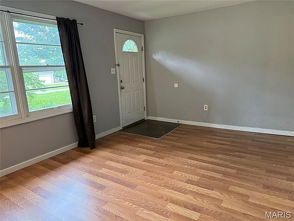 2nd image of 981 Westridge Dr