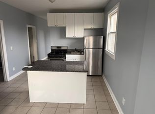 8716 S Escanaba Ave APT 2, Chicago, IL 60617