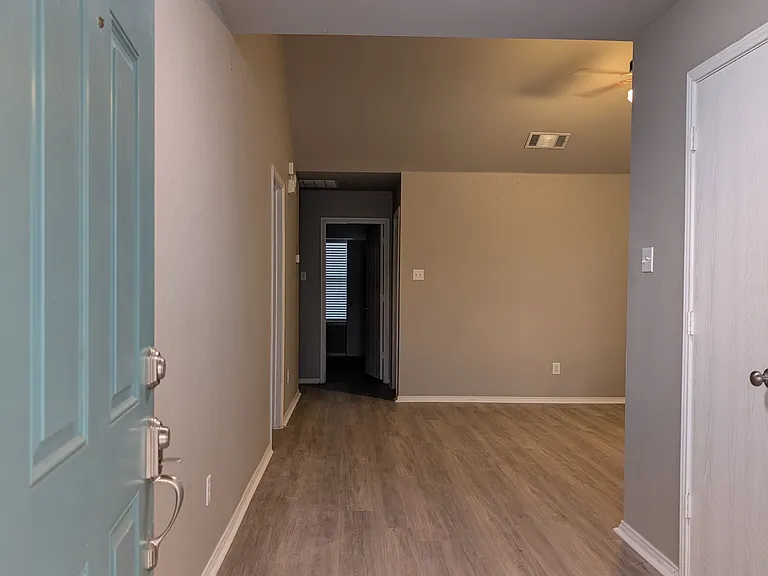 525 Oxford Loop — Photo 35