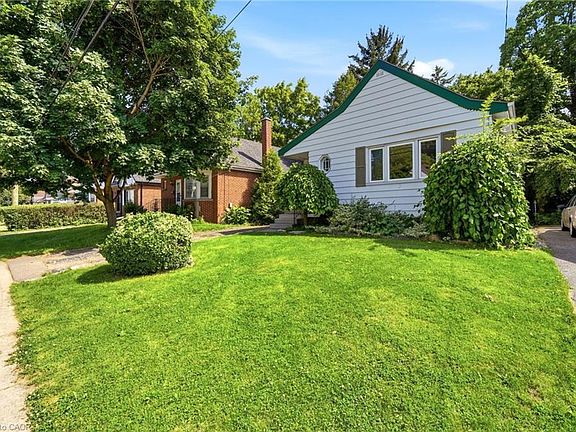 5th image of 61 Glenmount Ave