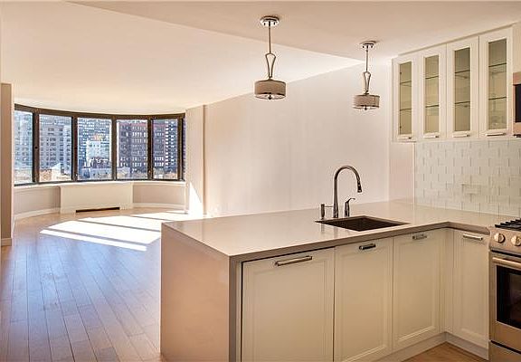3rd image of 330 E 38th St APT 30P