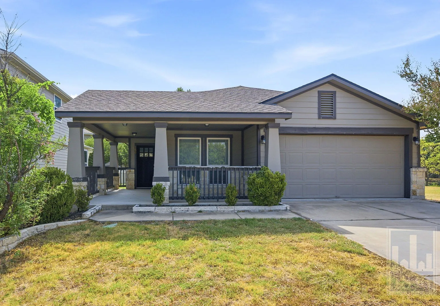 3 bed, 2.0 bath, 1415 sqft, $2,000 — Photo 1