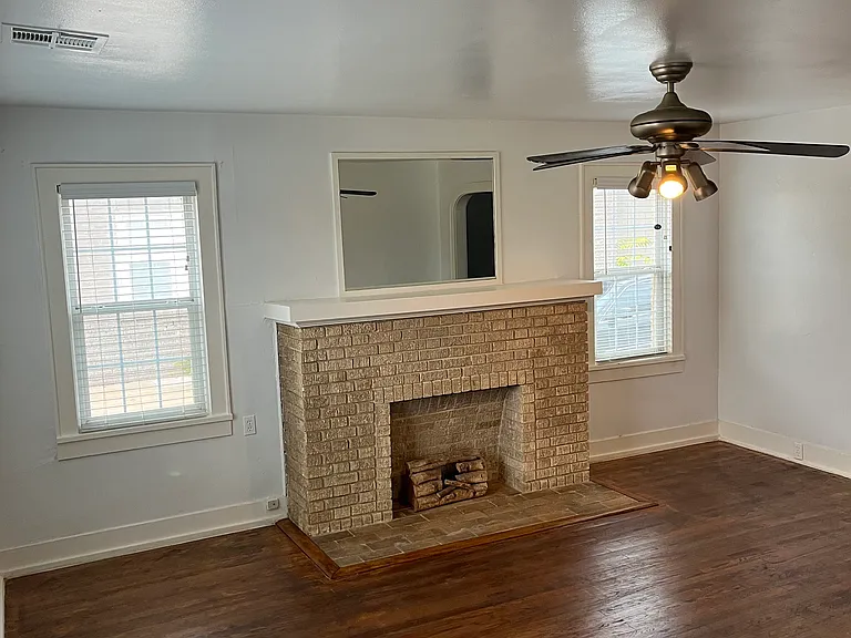 1520 N Lee St — Photo 3