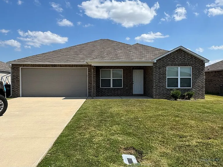 3812 Keeneland Dr — Photo 1