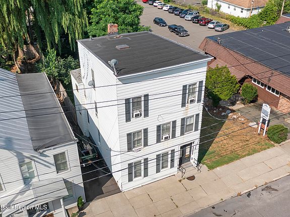 4th image of 823 Warren Street
