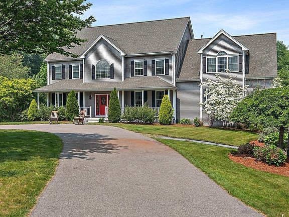 3rd image of 15 Vintage Farm Ln