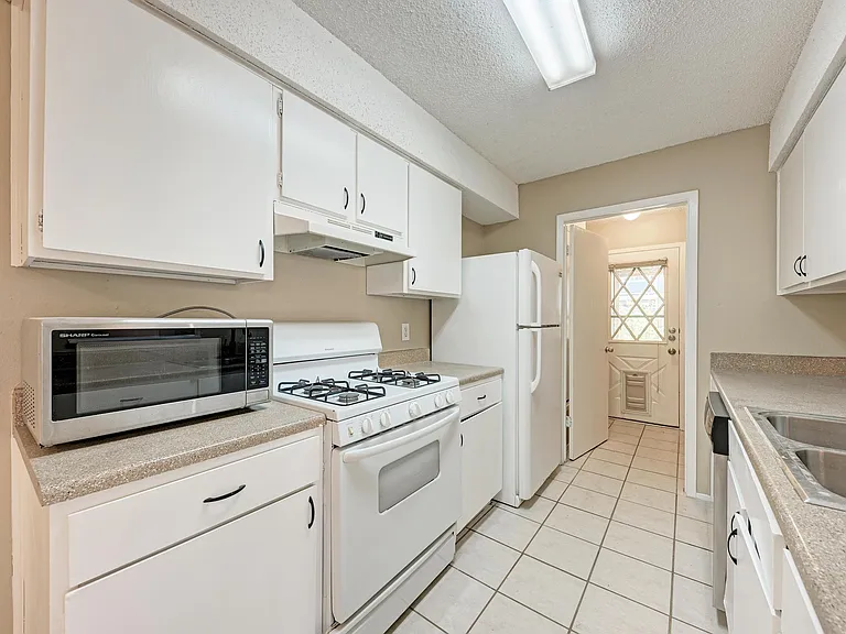 12408 Deer Falls Dr #B — Photo 13