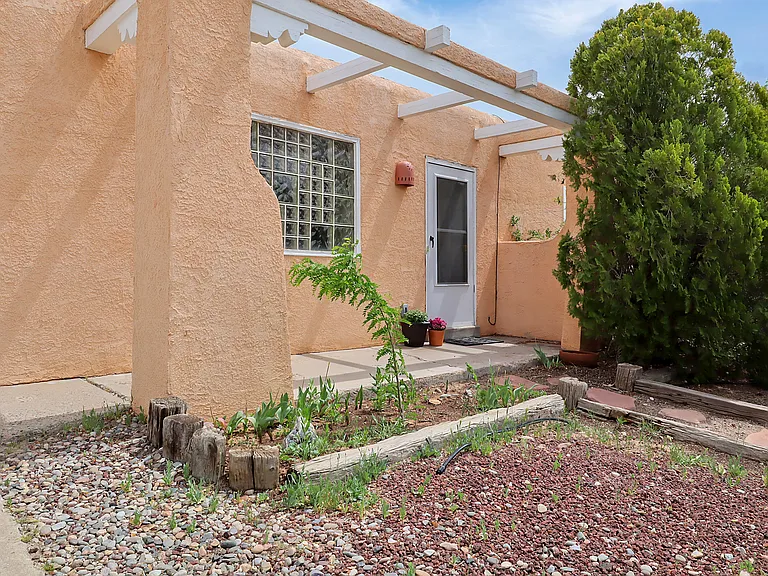600 Villa Verde Dr SE — Photo 2