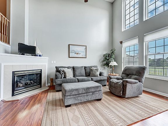 4th image of 4208 Fieldsedge Dr
