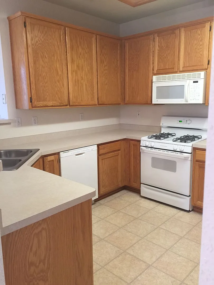 3 bed/2 house - S Yuba City — Photo 4