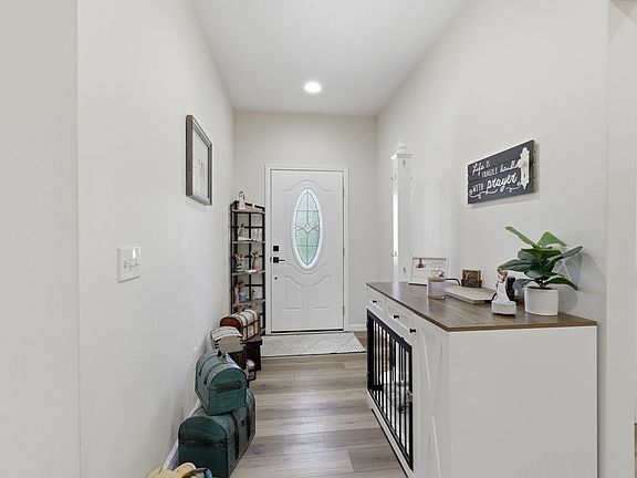 5th image of 208 Avalon Dr