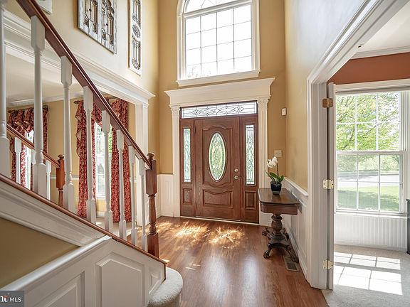 3rd image of 4 Nellie Ln