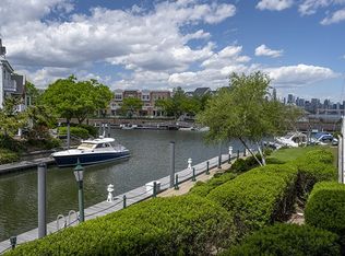 111-12 E Shearwater Ct, Jersey City, NJ 07305