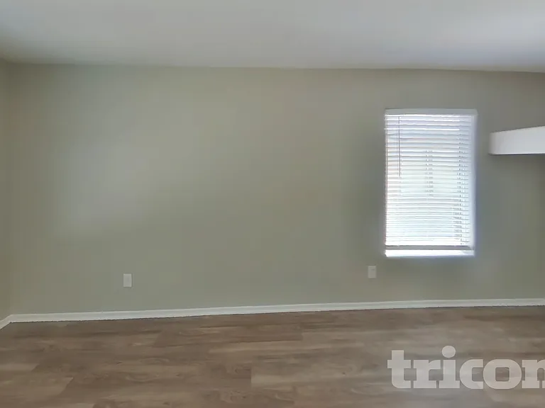 3144 McLennan Ave — Photo 2