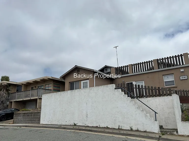 1580 Wanda Ave #A — Photo 1