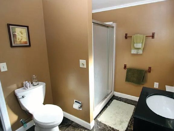 5th image of 374 Lum Ave