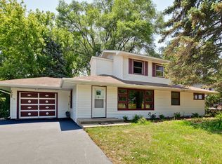 1005 Dunbar Rd, Mundelein, IL 60060