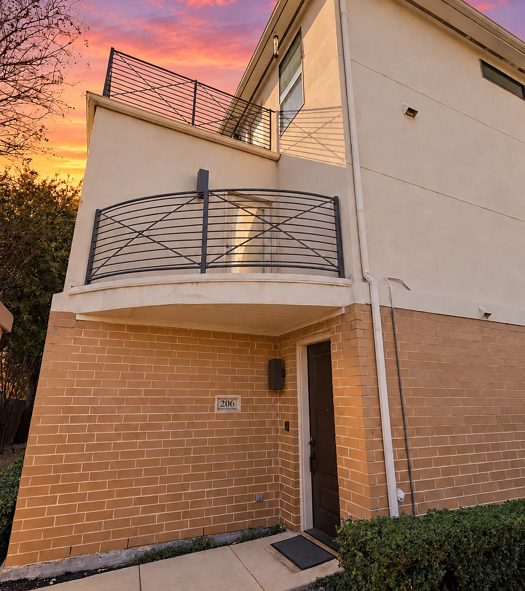 3 bed, 2472 sqft, $3,500 — Photo 3