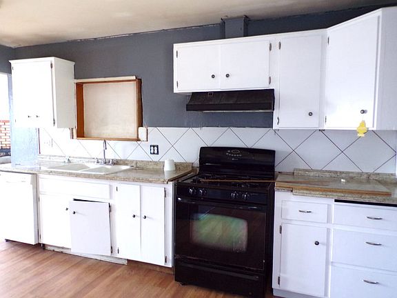 3rd image of 1566 Gainard St