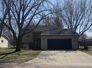 1021 27th St, Spirit Lake, IA 51360