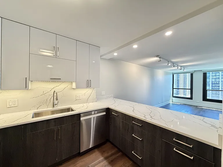 1030 N State St #K21 — Photo 9