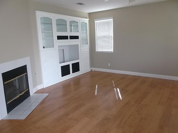 5th image of 27750 Gladstone Dr