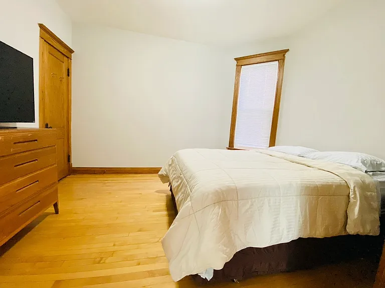1046 N Oakley Blvd #2 — Photo 6