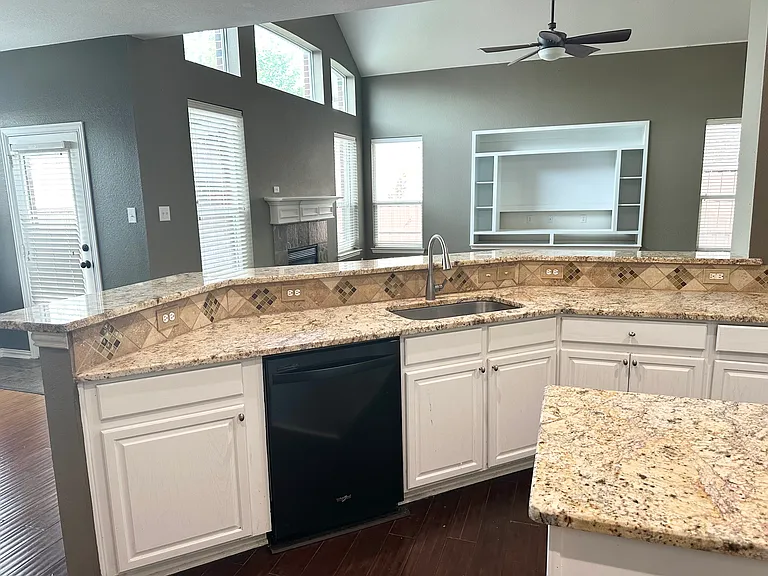 806 Cascades Dr — Photo 18